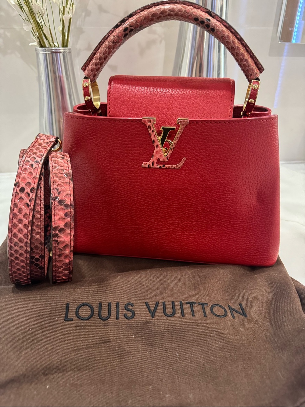 Louis Vuitton Capucines MM.